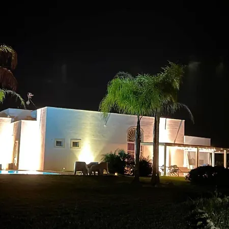Luna Con Piscina Villa